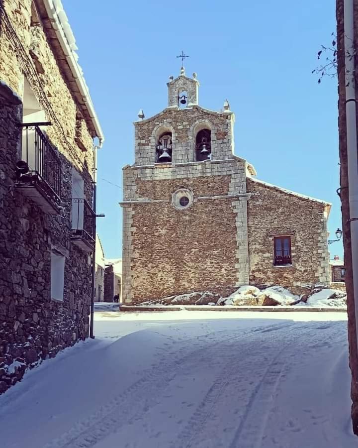 La Casa Rural De Alicia Бустарес Экстерьер фото